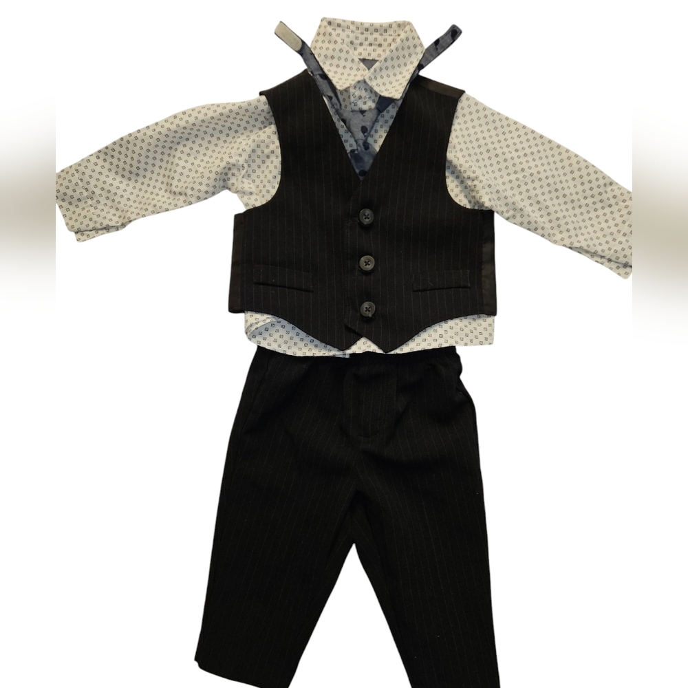 IZOD Boys 3-6 months 4 Pc Suit